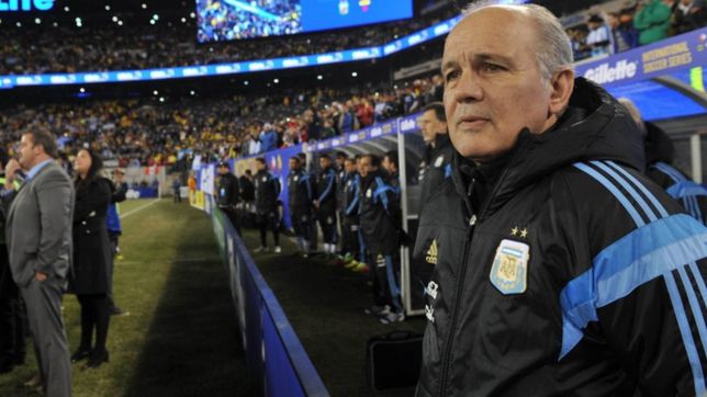 un exgoleador de la seleccion se rindio a los pies de sabella