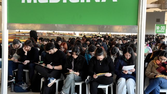 tras el fraude en el examen de residencias, endureceran la convalidacion de los titulos de los extranjeros
