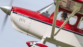 la acrobata aerea jenny dillon vuelve a representar a la plata en el evento aeronautico mas importante del pais la acrobata aerea jenny dillon vuelve a representar a la plata en el evento aeronautico mas importante del pais