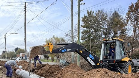 ABSA avanza con una importante obra que mejorará el servicio de agua para 50 mil vecinos de Los Hornos ABSA avanza con una importante obra que mejorará el servicio de agua para 50 mil vecinos de Los Hornos