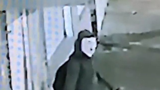 cayo parte de la banda de anonymous durante un operativo policial en la plata