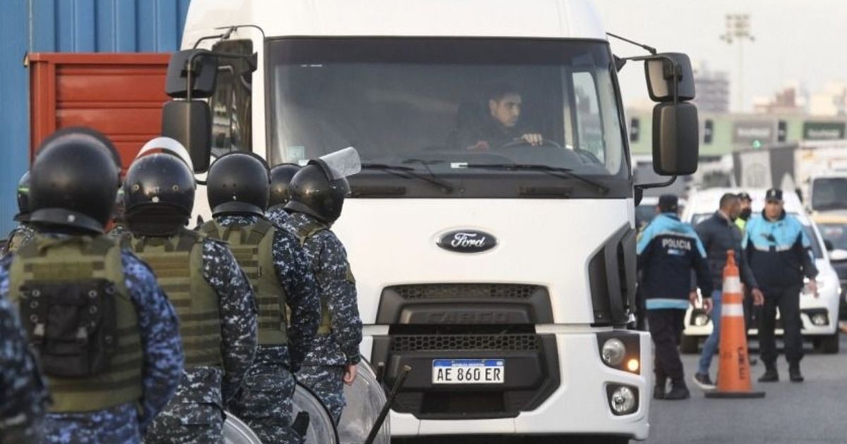 Arrancó la restricción para la circulación de los camiones en la Autopista