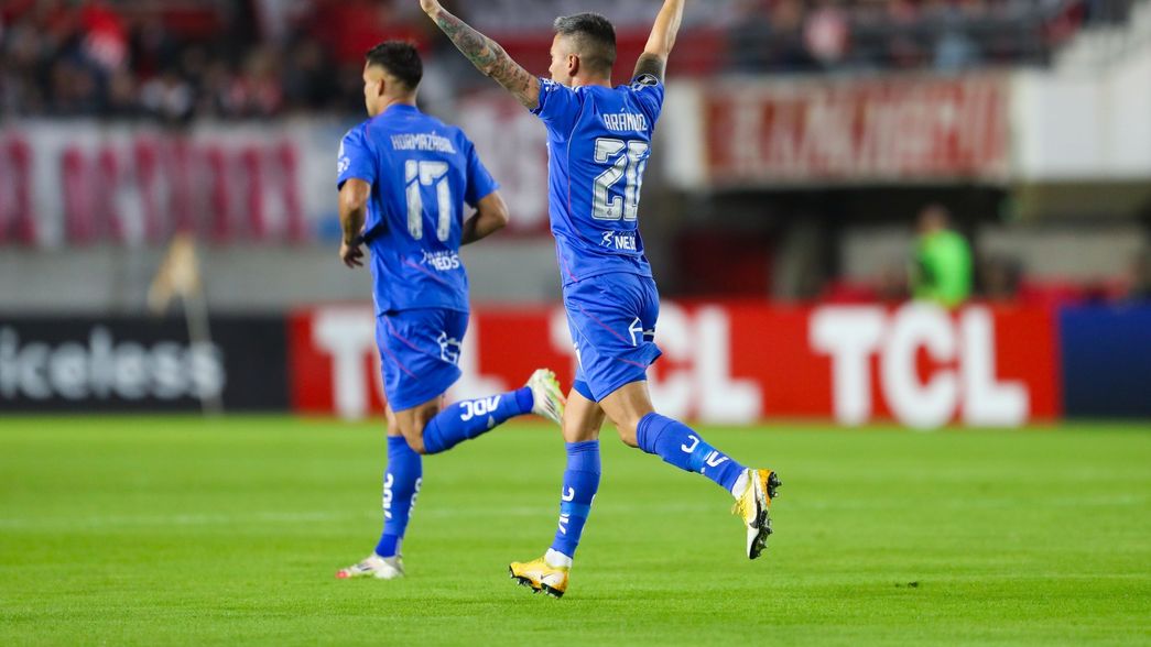 Una ráfaga de goles en el inicio del partido entre Estudiantes y Universidad de Chile