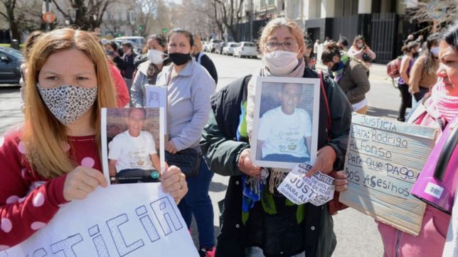 reclaman el esclarecimiento del crimen de un albanil en villa castells