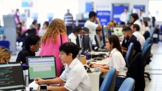 los trabajadores publicos nacionales vuelven a la presencialidad, pero habra excepciones