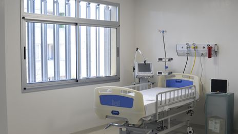 Los extranjeros no residentes tendrán que empezar a pagar su atención en hospitales públicos nacionales