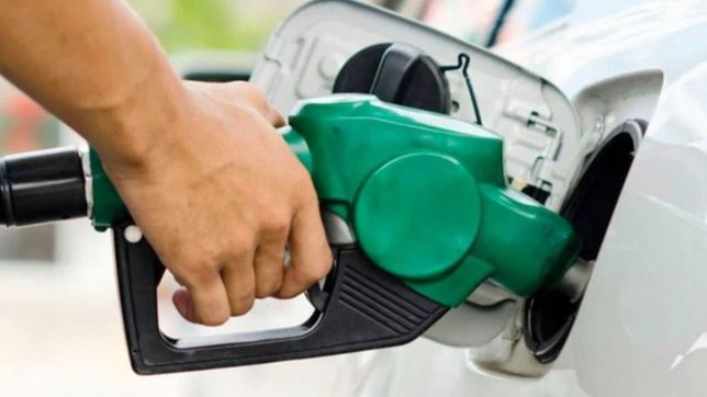 adolescentes armados asaltaron una estacion de servicio de la plata