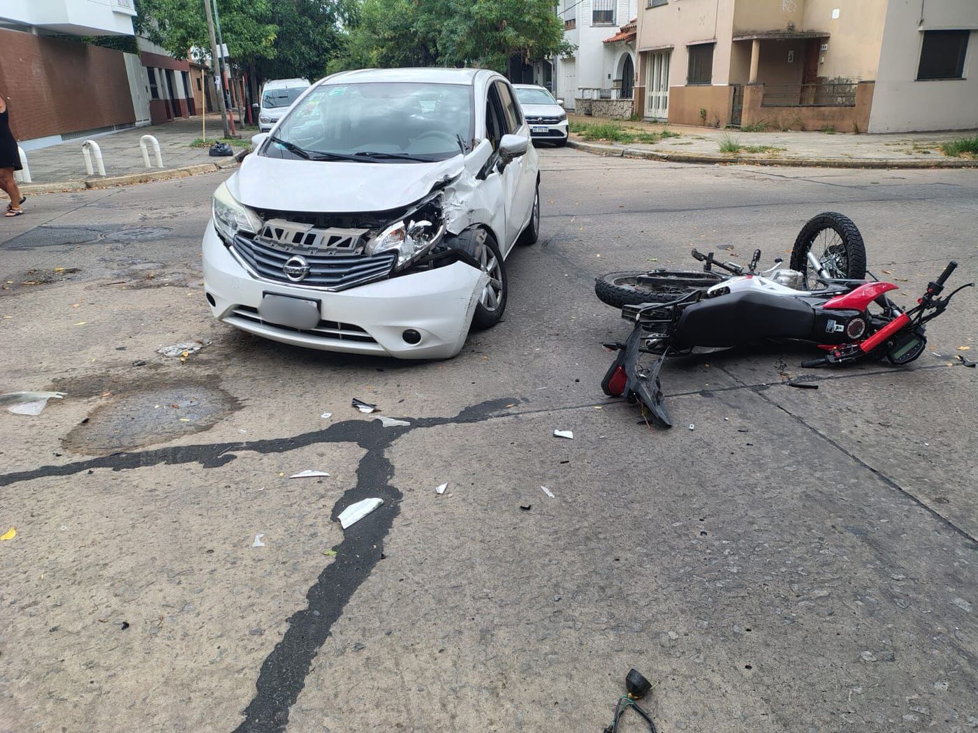 choque en barrio norte la plata moto y auto