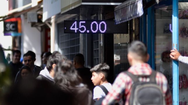 el dolar no se detiene y quedo al filo de los $45