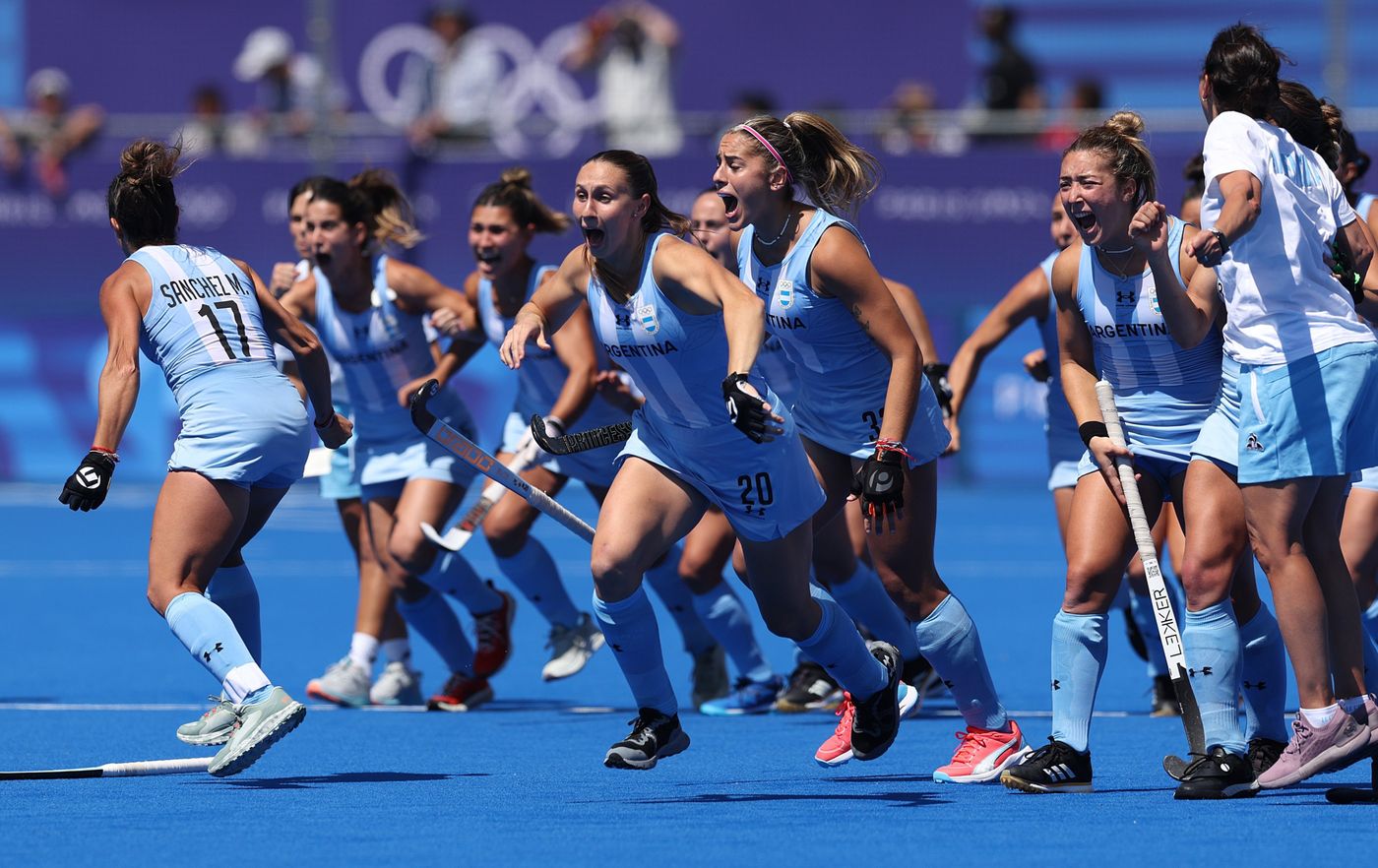 Las Leonas festejo Juegos Olímpicos.jpg