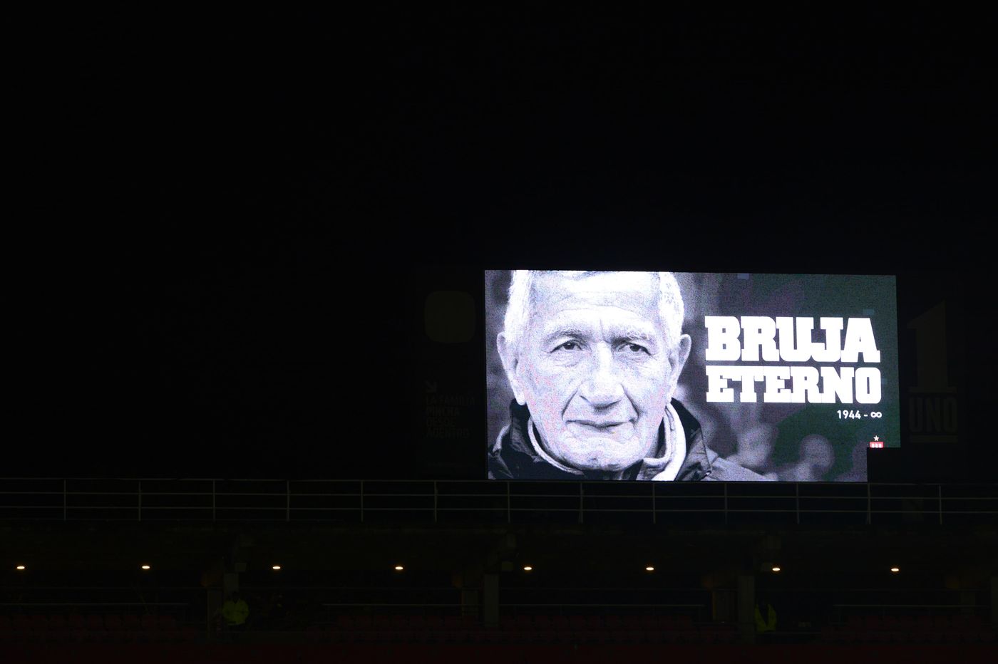 La imagen de la Bruja Verón en UNO, durante el homenaje durante el primer partido de Estudiantes tras su muerte