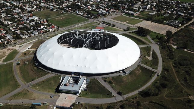¿quien es el exintendente bonaerense que dirigira el estadio unico en la plata?