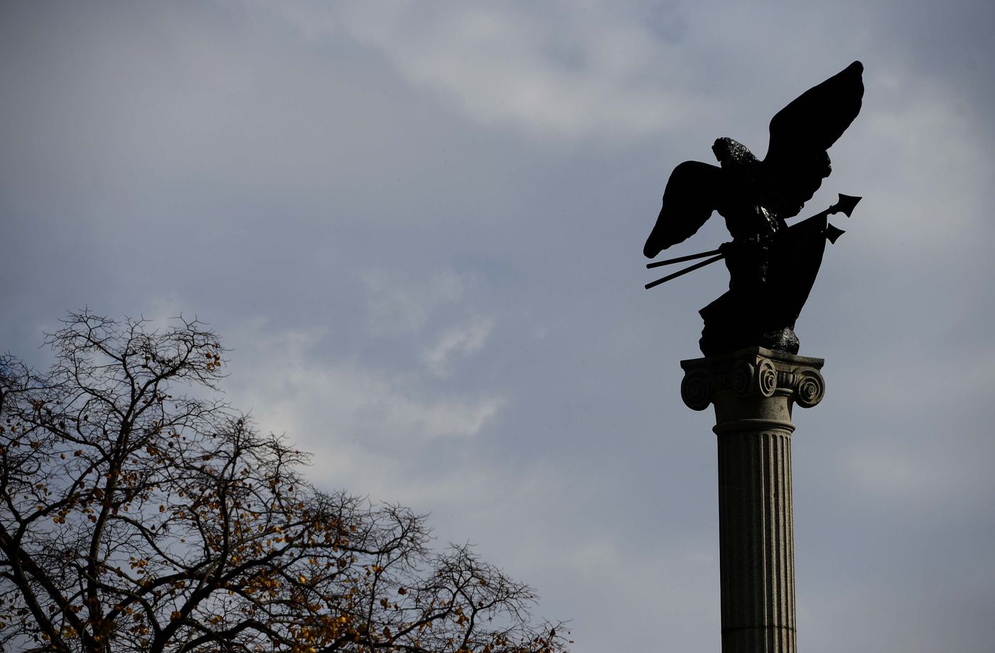 La renovación de Plaza Italia contempló la reubicación del monumento Alla Fratellanza en su posición original.