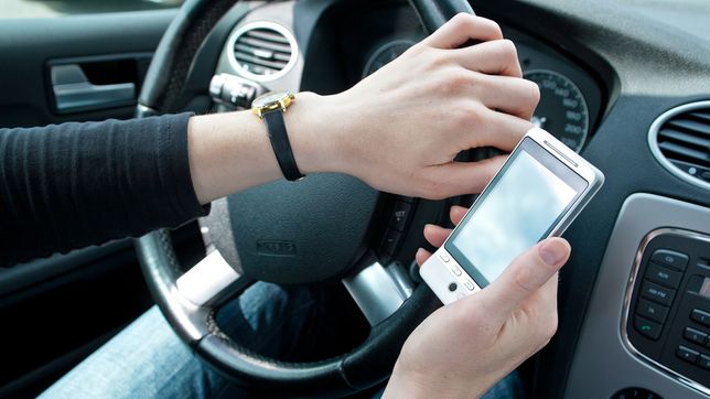 encienden alarmas por el uso del telefono a la hora de manejar