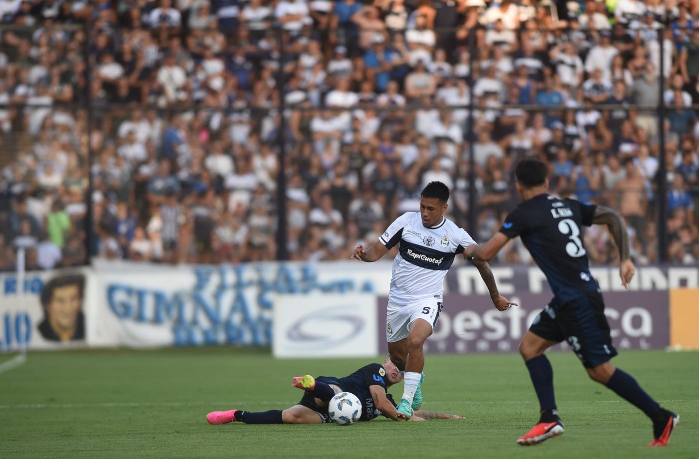 Gimnasia Independiente Rivadavia Saravia.jpeg