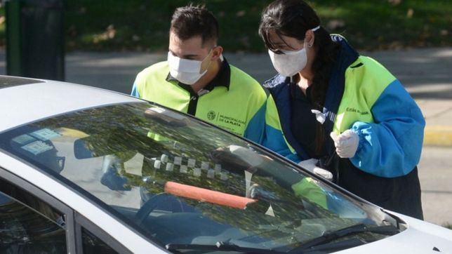 tras un acatamiento dispar, reforzaron los controles por el aislamiento en la plata