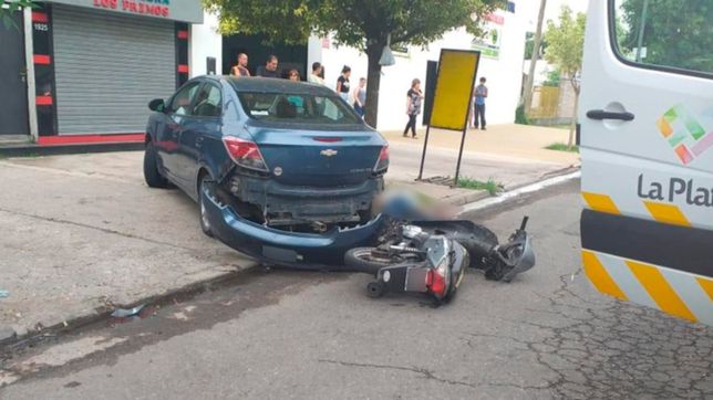accidente fatal en los hornos: esquivo una camioneta, choco contra un auto y murio