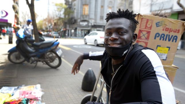 jimy, el senegales que vive en la plata y se hizo youtuber para mostrar a su comunidad