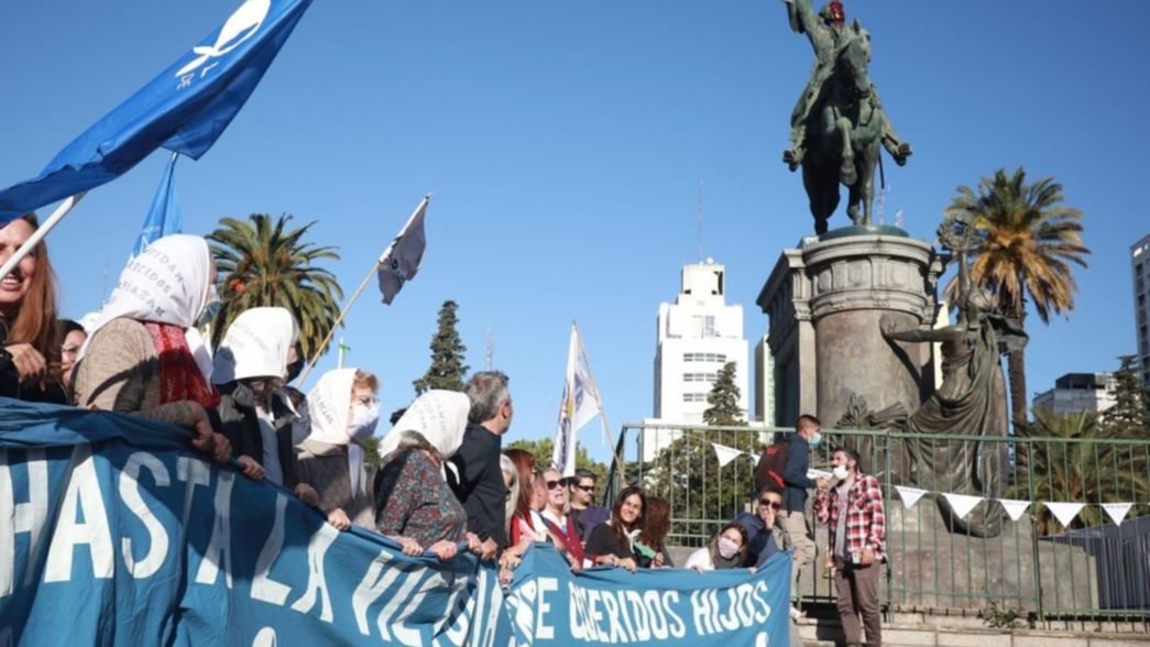 Marcharon en La Plata por los 45 años de lucha de las Madres