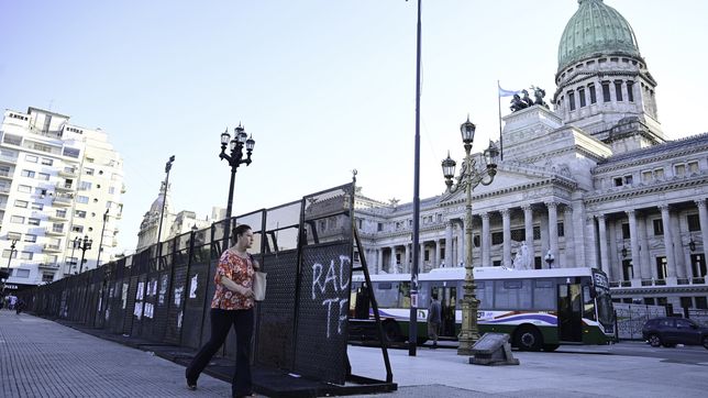 blindan el congreso con mas de 2.000 policias en la previa de una nueva marcha de jubilados