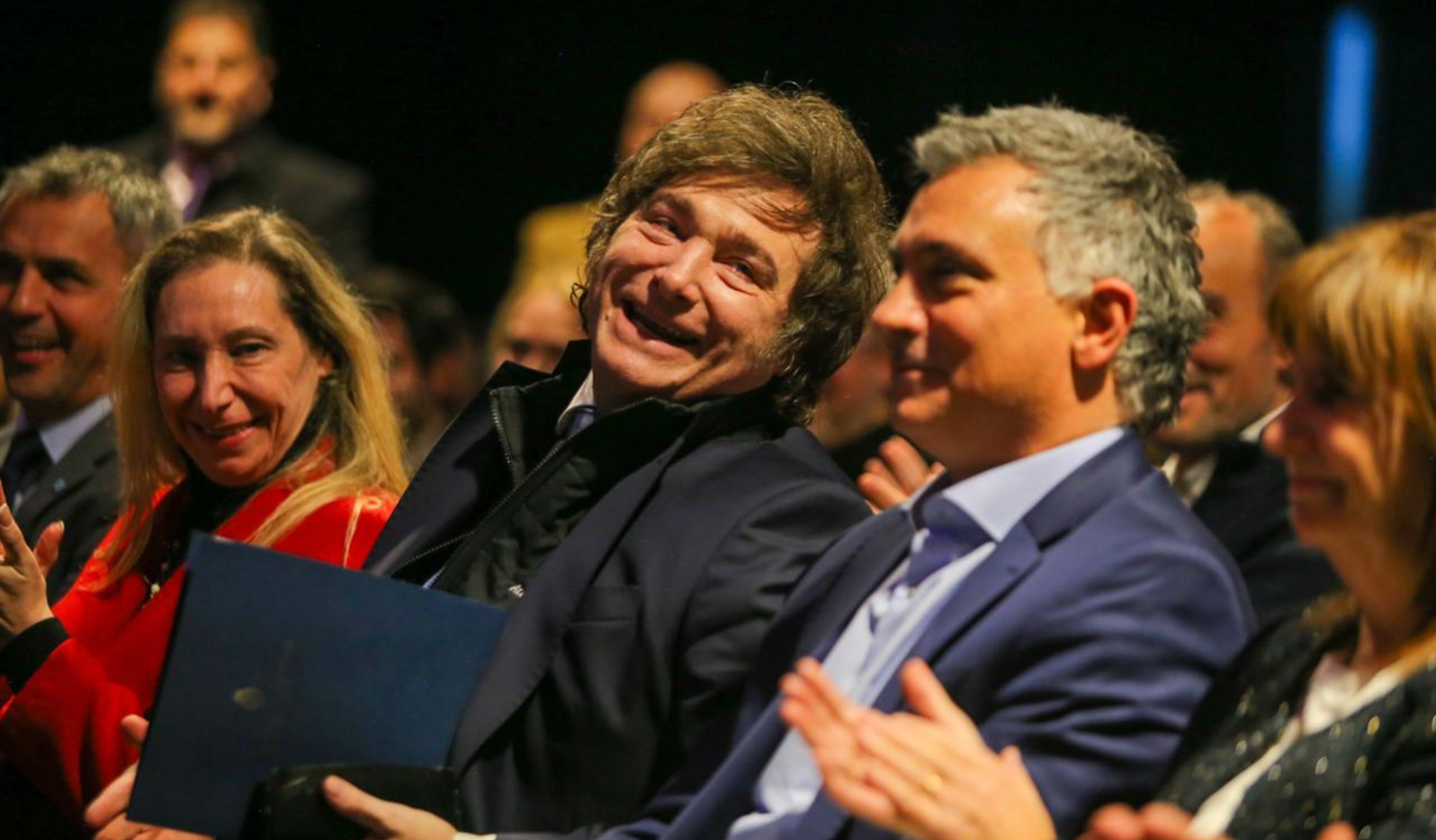 Javier Milei junto a Sebastián Pareja en el congreso de La Libertad Avanza en La Plata