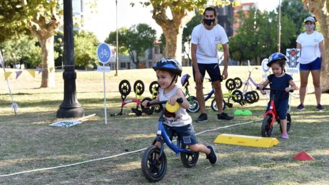 ¿como funcionan las clases de la biciescuela municipal que vuelven al bosque?