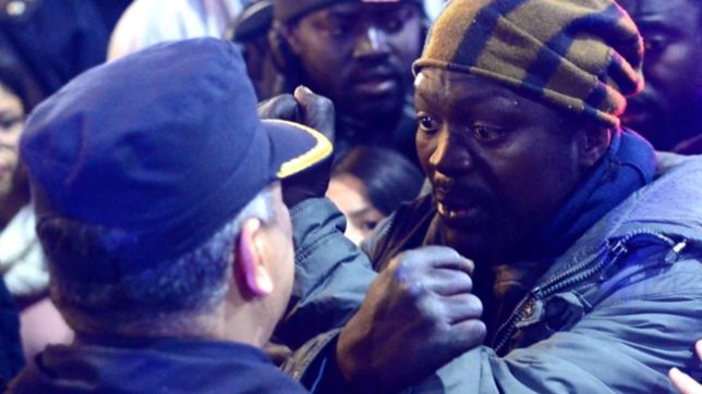 tension en pleno centro ante un nuevo control contra manteros: hay al menos un detenido