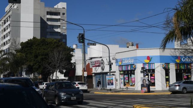 conmocion en 13 y 33: encontraron muerto a un hombre que pedia plata en el semaforo