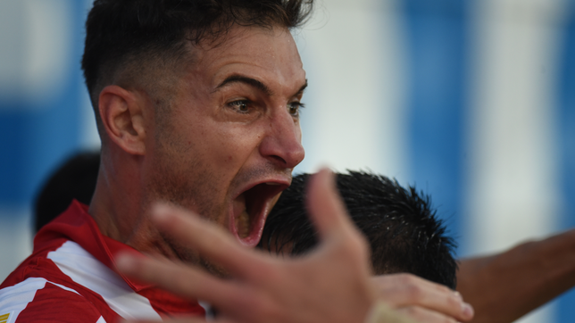 de estar casi fuera al doblete para ser campeon: alario y su futuro en estudiantes