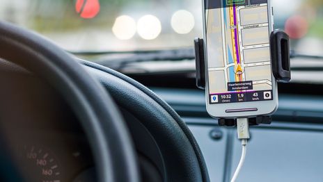 Asaltaron a un taxista de La Plata que trabajaba para DiDi, lo golpearon y le robaron el auto
