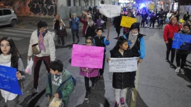 ?basta de amenazas de bomba a escuelas?: los vecinos de berisso marcharon y piden respuestas