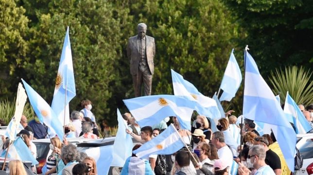 todas las fotos de un nuevo banderazo en la plata en contra del gobierno