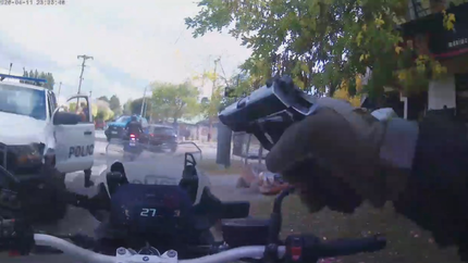 El video de la persecución a los robarruedas filmada por un policía motorizado