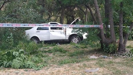 Tragedia en avenida 60: un hombre murió tras un fuerte choque y rescataron a su hijo