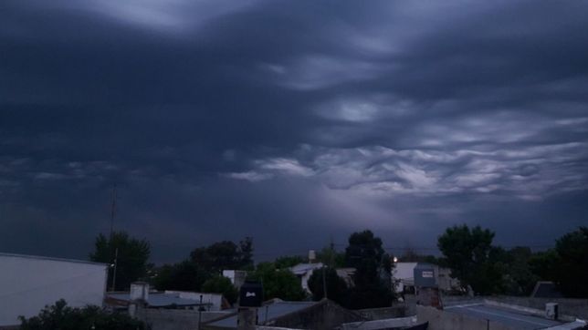 tras las nubes raras y las lluvias, ¿que va a pasar el domingo con el clima en la plata?