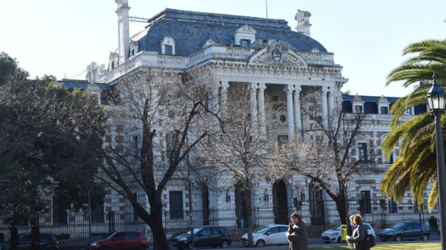 docentes, policias, estatales y mas: ya estan las fechas de cobro en la provincia