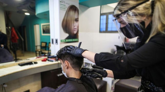 peluquerias, abogados y kinesiologos: ¿como seguiria la flexibilizacion en la plata?