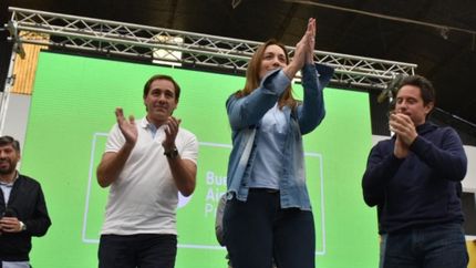 Vidal encabezó un acto en Villa Elvira junto a Garro y funcionarios de Cambiemos