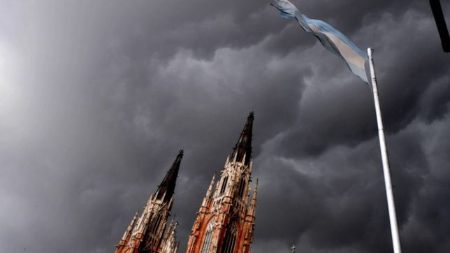la tormenta llego a la plata con lluvia intensa, viento y granizo