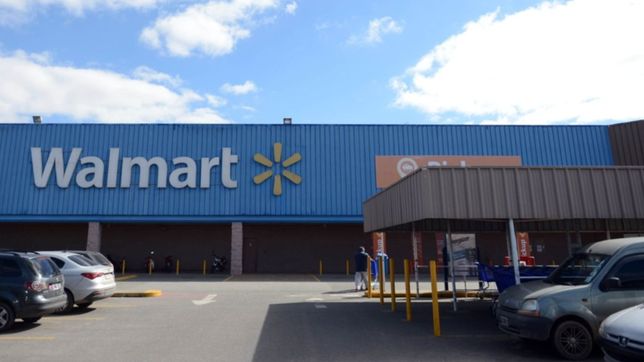 insolito robo en walmart: se quiso llevar 15 paquetes de chicles y lo descubrieron