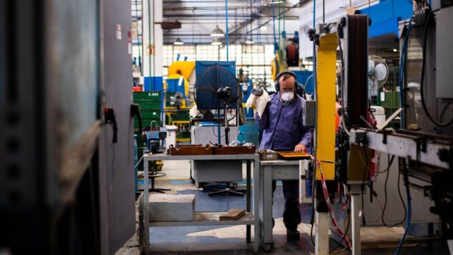 extienden la prohibicion de despedir trabajadores hasta fin de ano