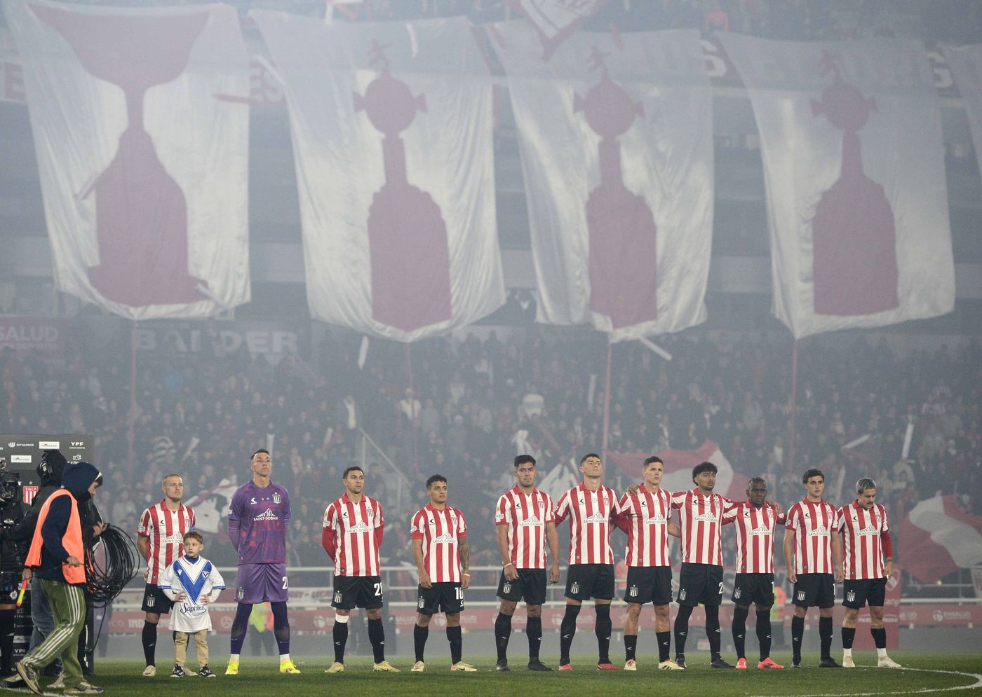 Estudiantes Vélez Supercopa Inteernacional formación.jpg