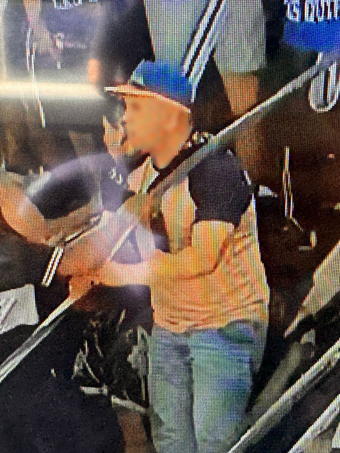 La imagen que permitió dar con el hincha de Gimnasia que le tiró el martillo a Falcón Pérez