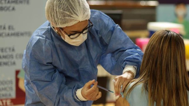 la provincia dara a elegir entre combinar vacunas o esperar la segunda dosis de sputnik v