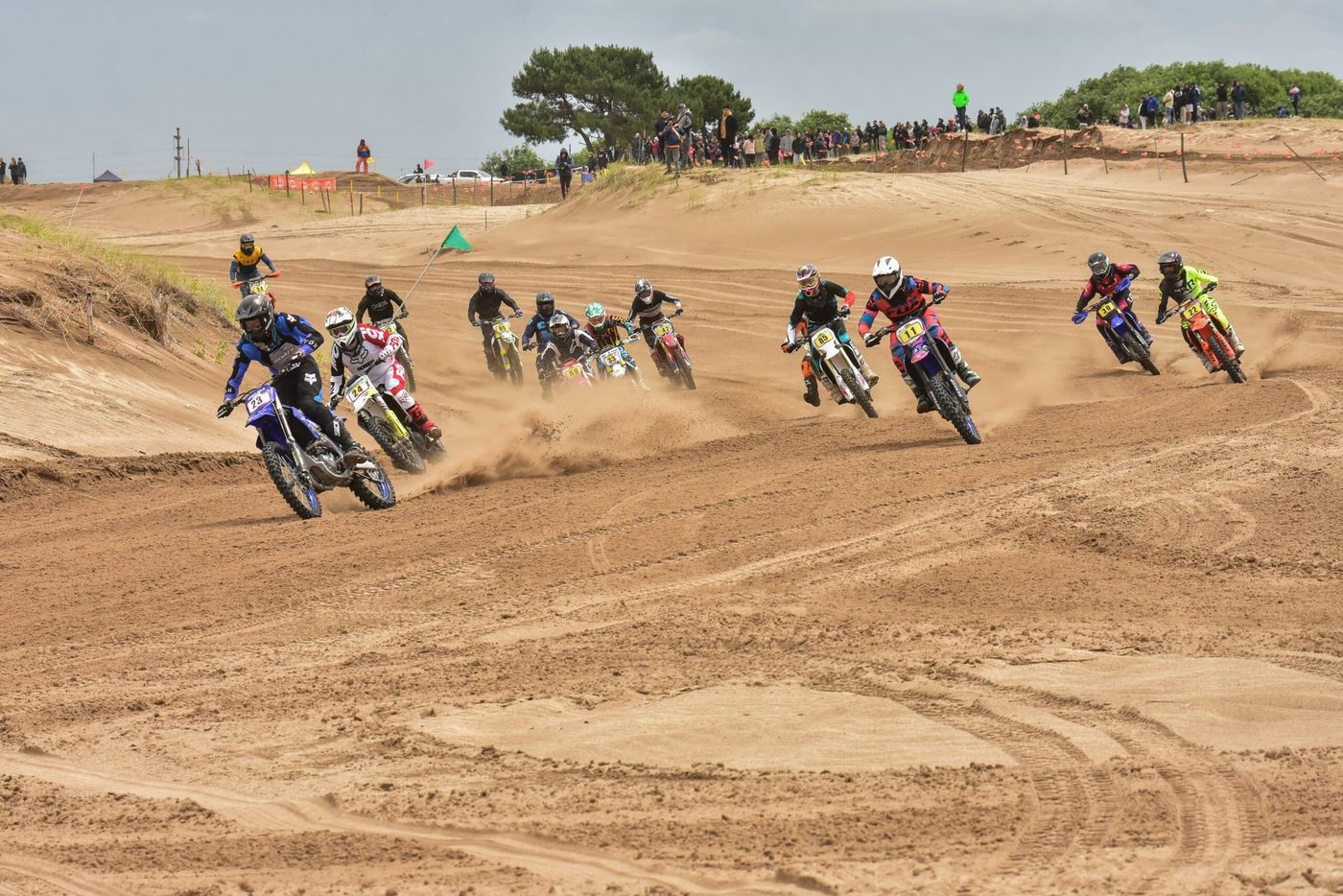Tragedia en Villa Gesell: un hombre de 28 años murió tras caer con su moto en un médano - Image 2