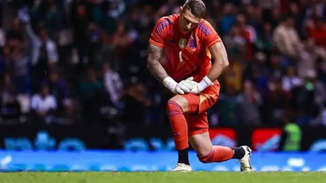 video: la increible doble atajada de fabricio iacovich y el pedido de los hinchas de estudiantes