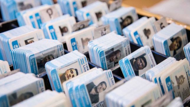 vuelven a prorrogar el plazo para renovar el carnet y entregan los que estaban pendientes