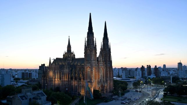 anunciaron una apasionante recorrida nocturna por los templos mas emblematicos de la plata