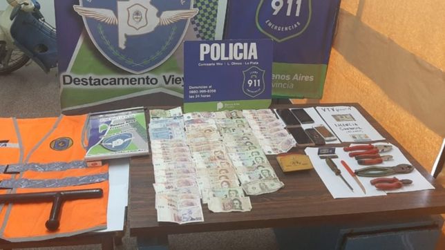 cayeron con una licencia falsa, un chaleco de la federal e investigan si habian robado