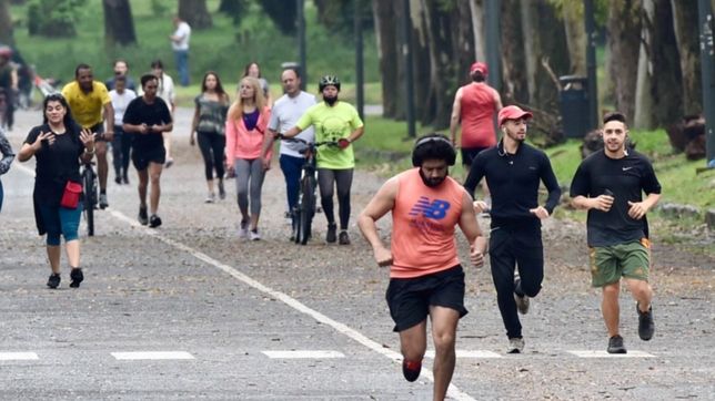 una mujer denuncio que fue atacada y herida por una jauria en el bosque